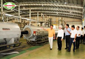 Chủ tịch nhựa Tiền Phong Đặng Quốc Dũng cùng bí thư Bình Dương thăm nhà máy